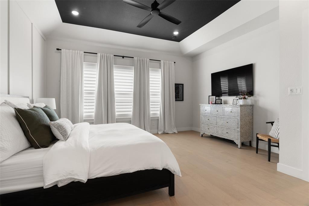 Primary Suite with custom ceiling treatmet