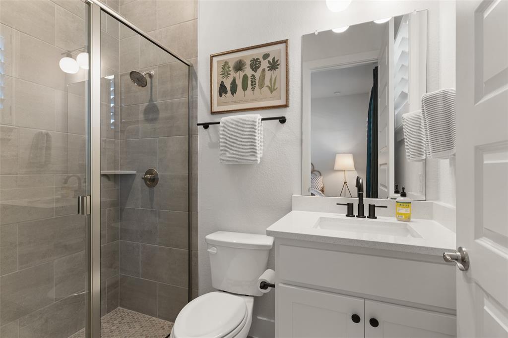 Ensuite Bath 2