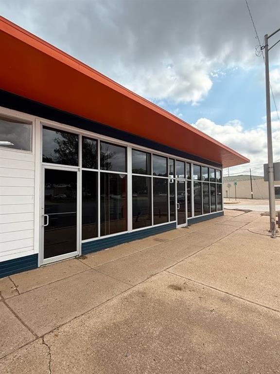 218 N Market Street, Shreveport, LA 71107 218 N Market Street, Shreveport, LA 71107