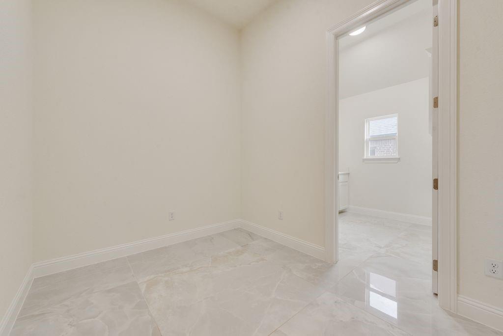 1424 Silent Springs Drive, Fort Worth, TX 76052
