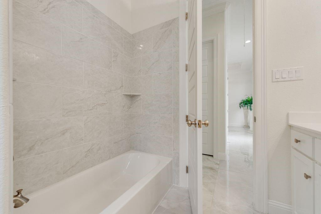 1424 Silent Springs Drive, Fort Worth, TX 76052