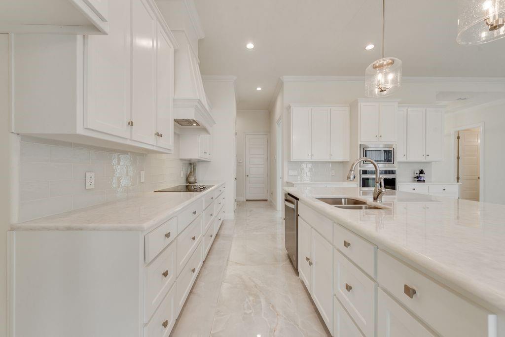 1424 Silent Springs Drive, Fort Worth, TX 76052