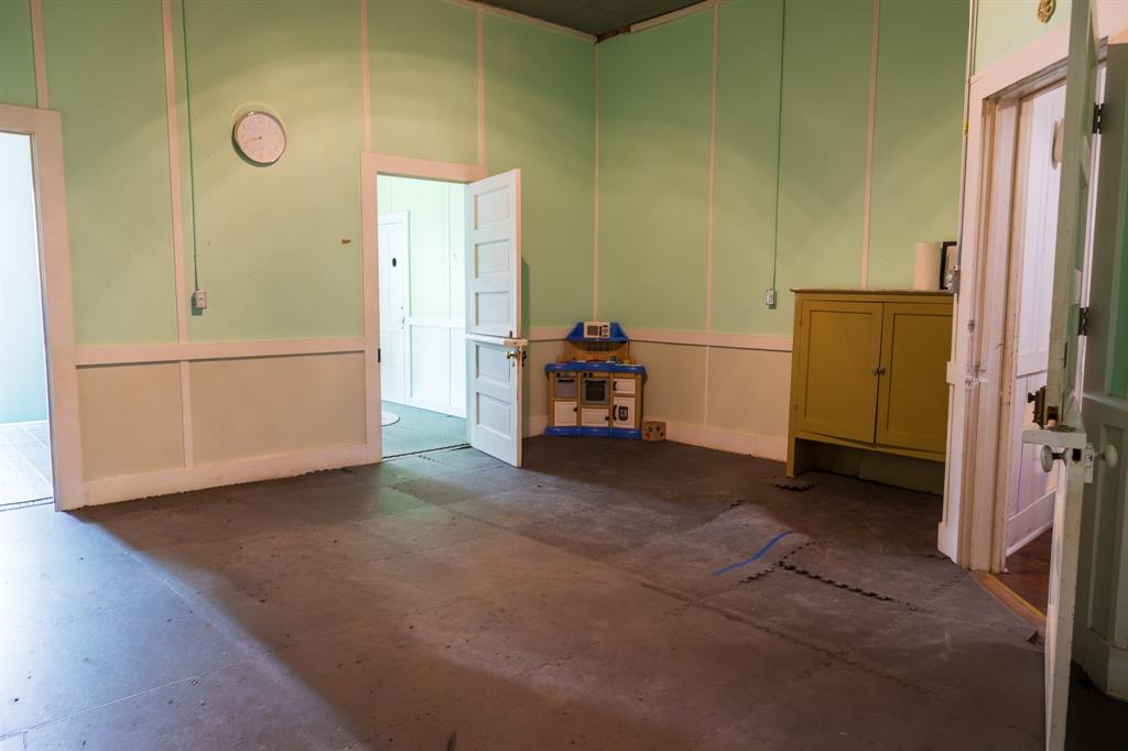 417 E Wallace Street, San Saba, TX 76877