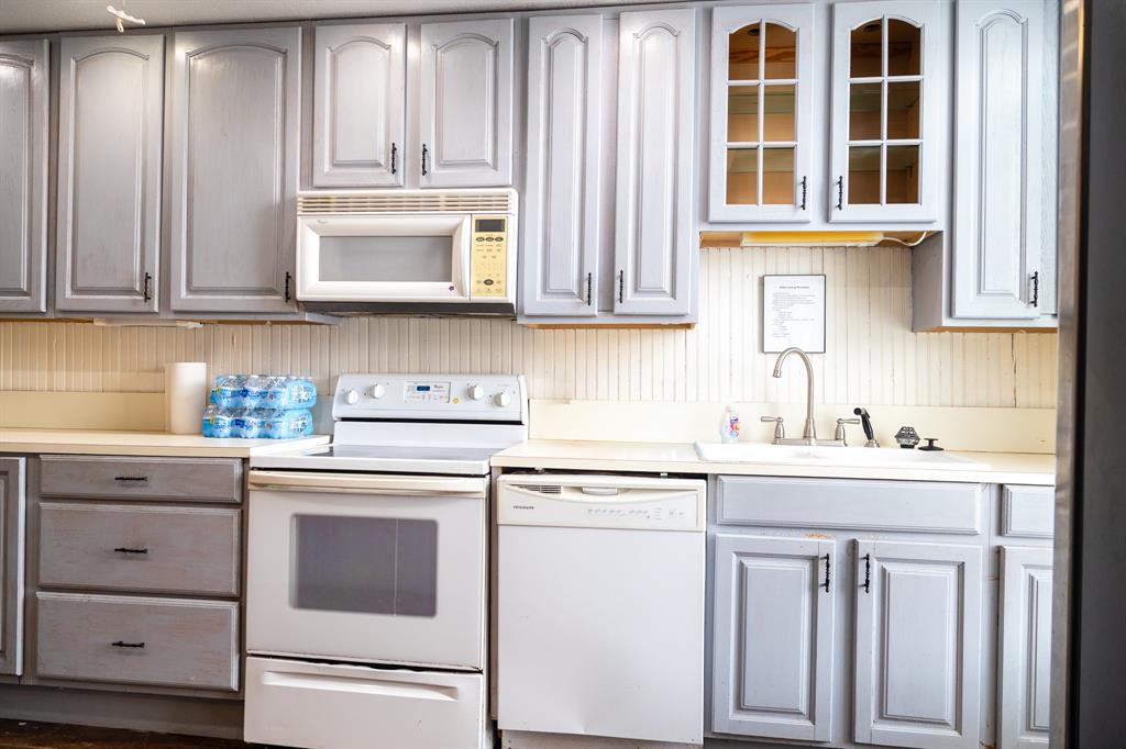417 E Wallace Street, San Saba, TX 76877