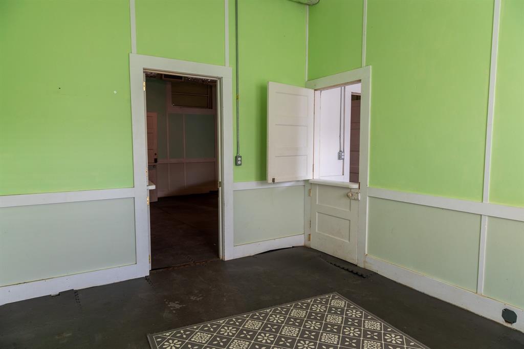 417 E Wallace Street, San Saba, TX 76877