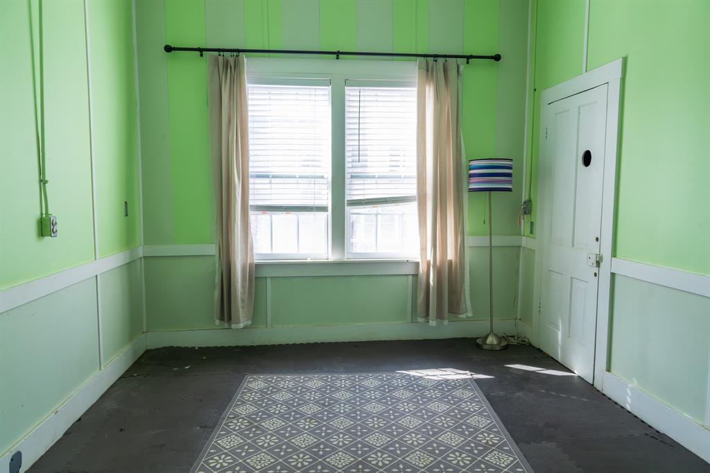 417 E Wallace Street, San Saba, TX 76877