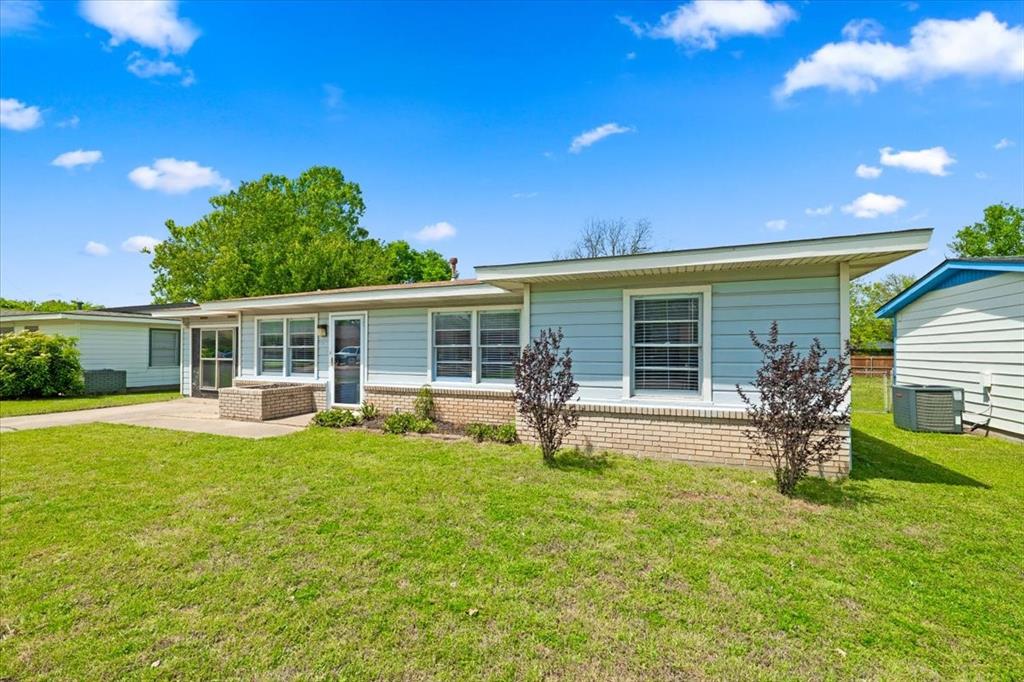 1308 Rose Avenue, Cleburne, TX 76033