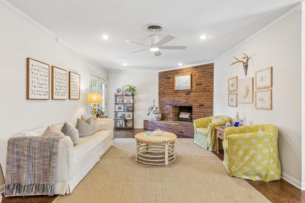 10622 MAPLERIDGE Drive, Dallas, TX 75238
