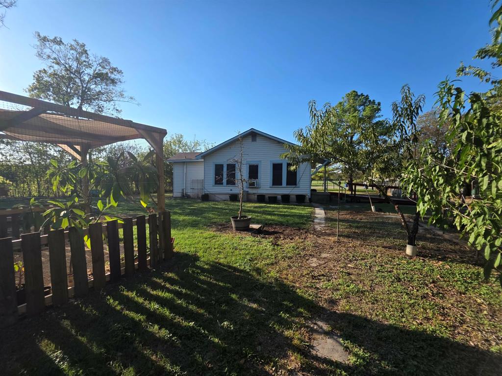 713 W Fannin, Mexia, TX 76667