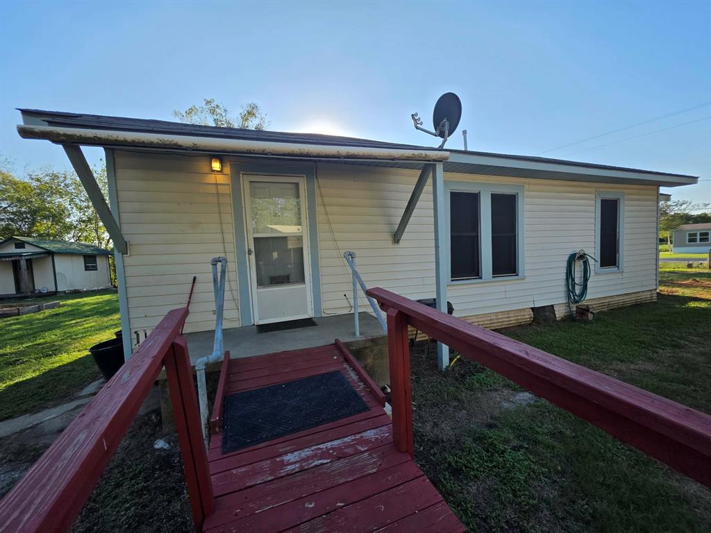 713 W Fannin, Mexia, TX 76667