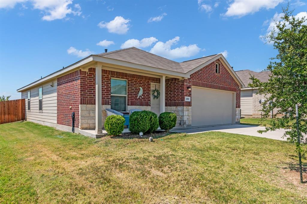 209 Wishbone Lane, Fort Worth, TX 76052