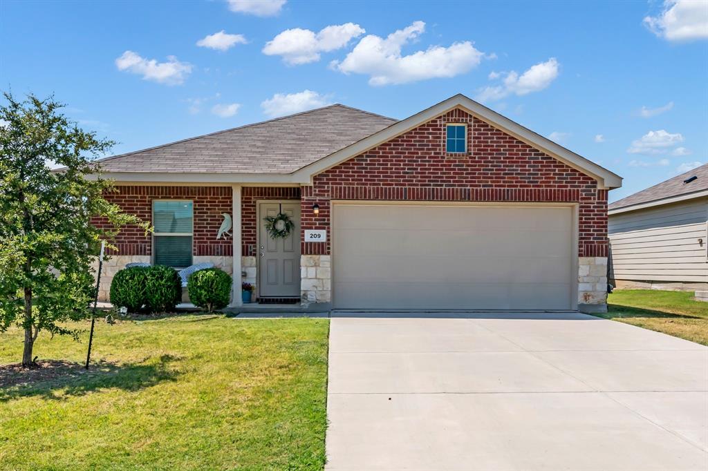 209 Wishbone Lane, Fort Worth, TX 76052