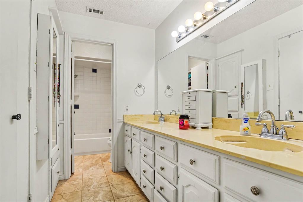 337 E Grubb Drive, Mesquite, TX 75149 337 E Grubb Drive, Mesquite, TX 75149