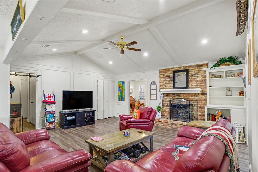 337 E Grubb Drive, Mesquite, TX 75149 337 E Grubb Drive, Mesquite, TX 75149