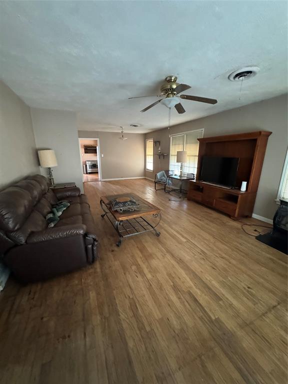 1593 Irvin Road Road, Quanah, TX 79252