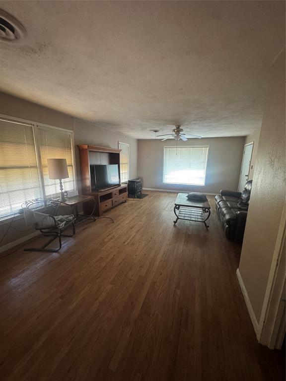 1593 Irvin Road Road, Quanah, TX 79252