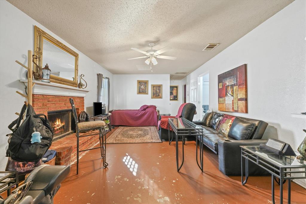 2634 Gooch Street, Dallas, TX 75241