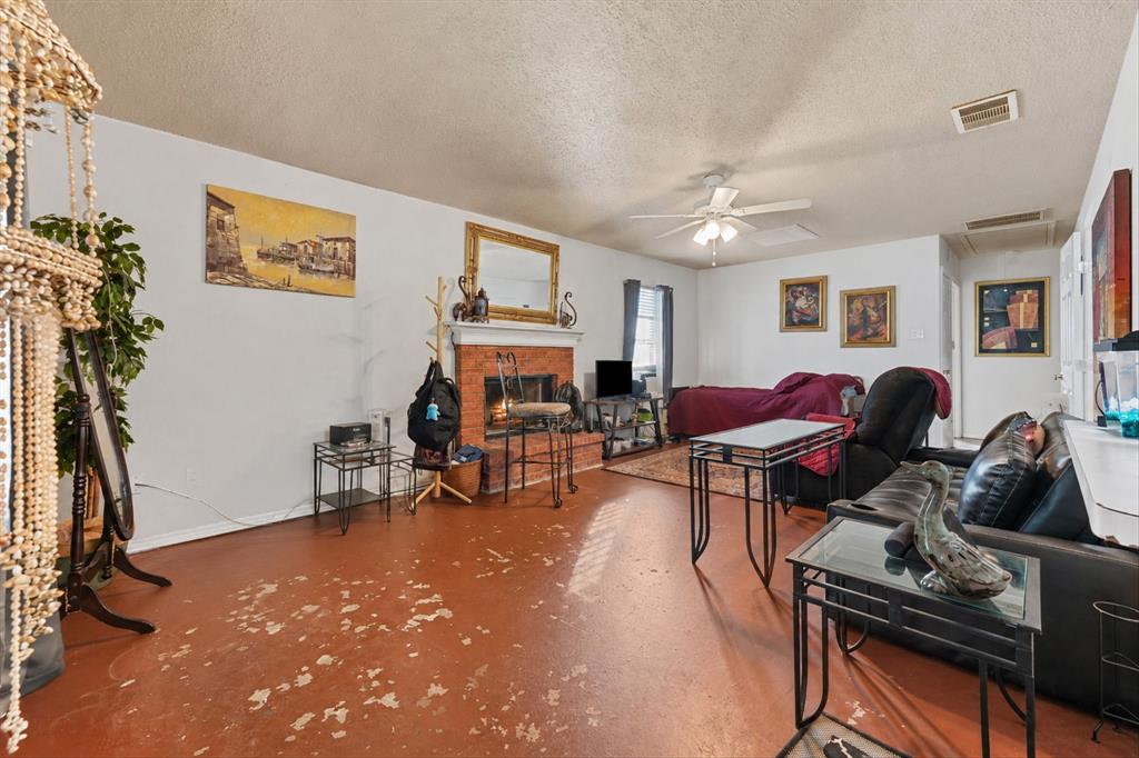 2634 Gooch Street, Dallas, TX 75241