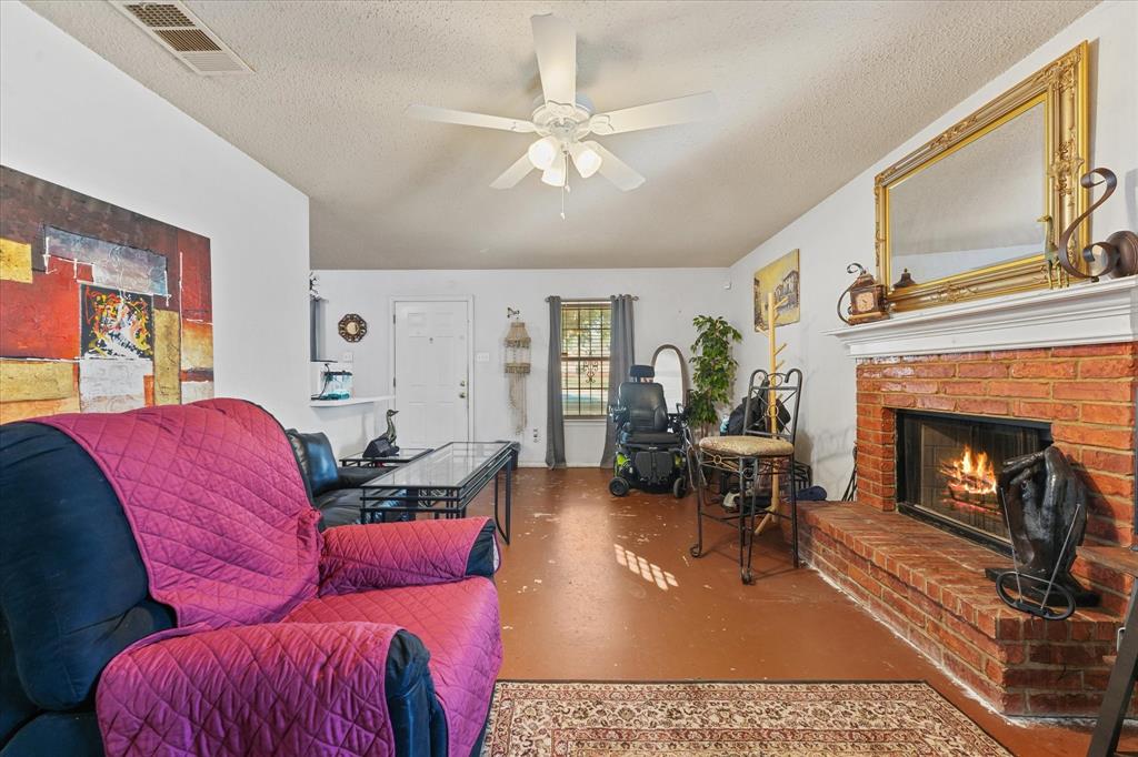 2634 Gooch Street, Dallas, TX 75241