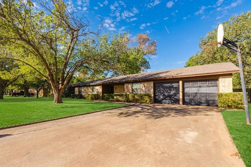 409 Crestwood Drive, Eastland, TX 76448
