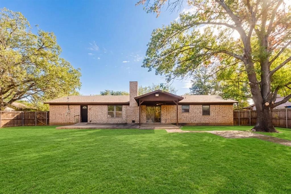 409 Crestwood Drive, Eastland, TX 76448