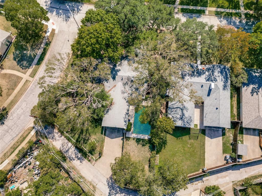 Separate side yard! Home sits a corner of Cedar Bend (and High Summit)