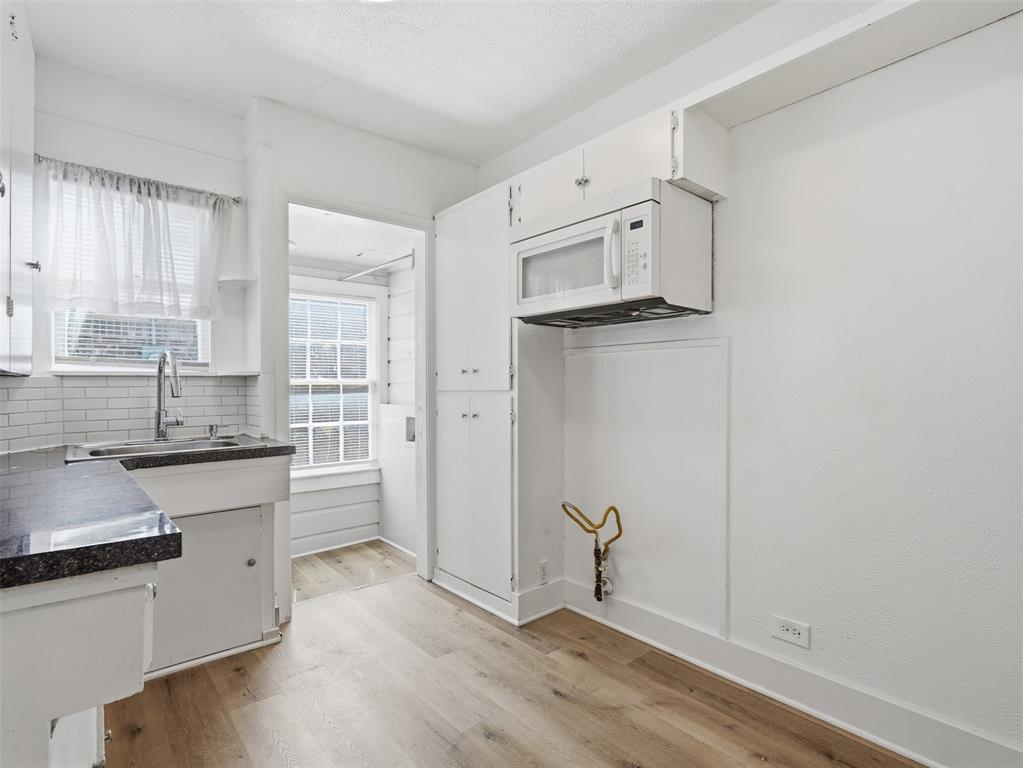425 Marshalldell Avenue, Dallas, TX 75211