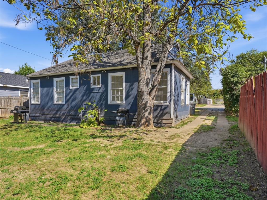 425 Marshalldell Avenue, Dallas, TX 75211