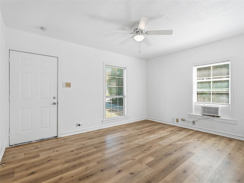 425 Marshalldell Avenue, Dallas, TX 75211