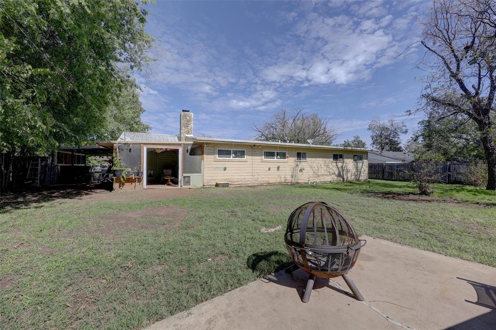 901 Elizabeth Boulevard, Granbury, TX 76048
