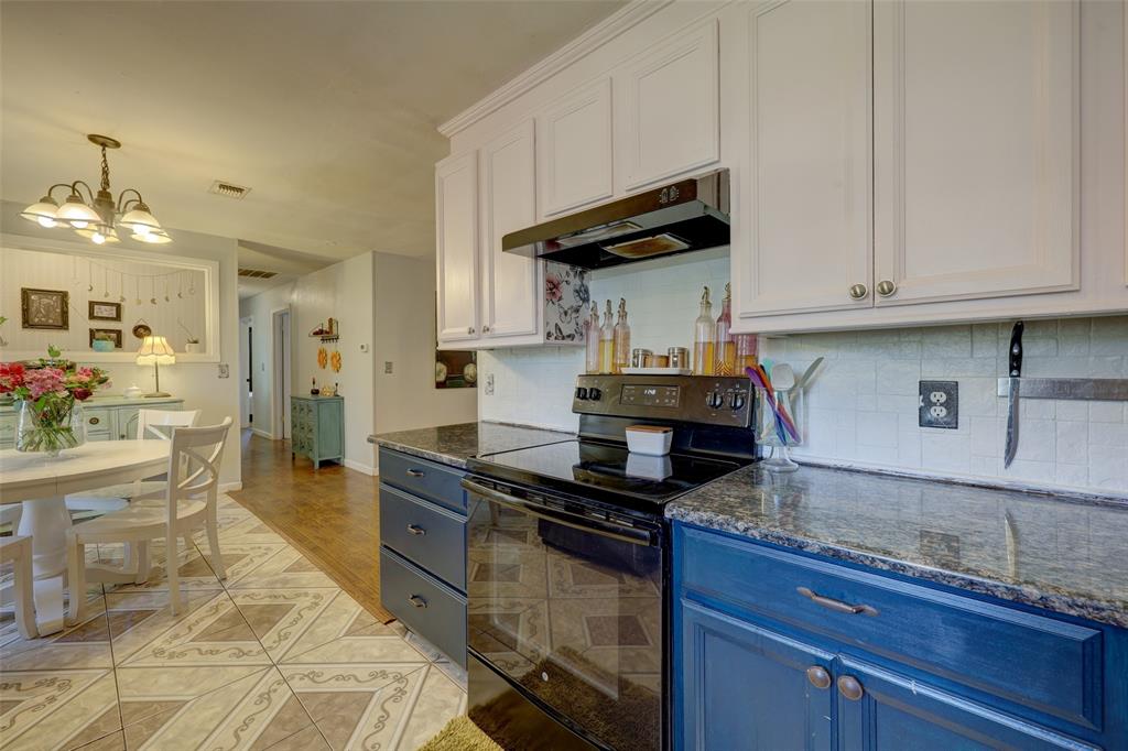 901 Elizabeth Boulevard, Granbury, TX 76048