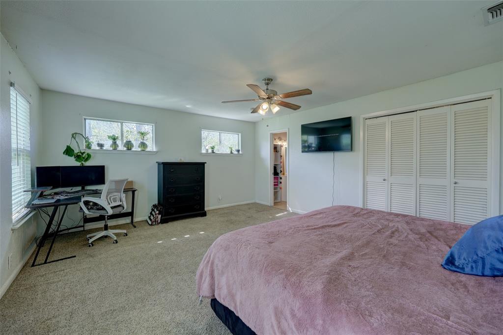 Ample space to create a sitting area