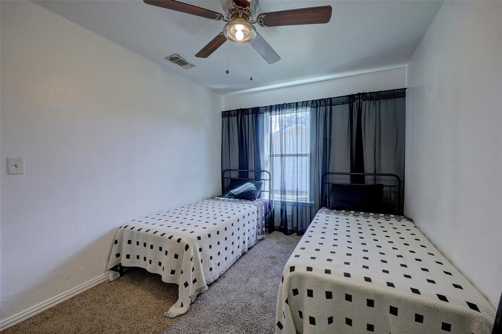 901 Elizabeth Boulevard, Granbury, TX 76048