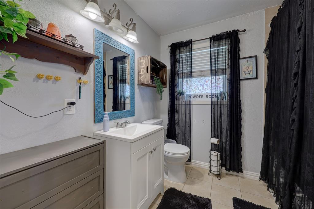 Main bathroom