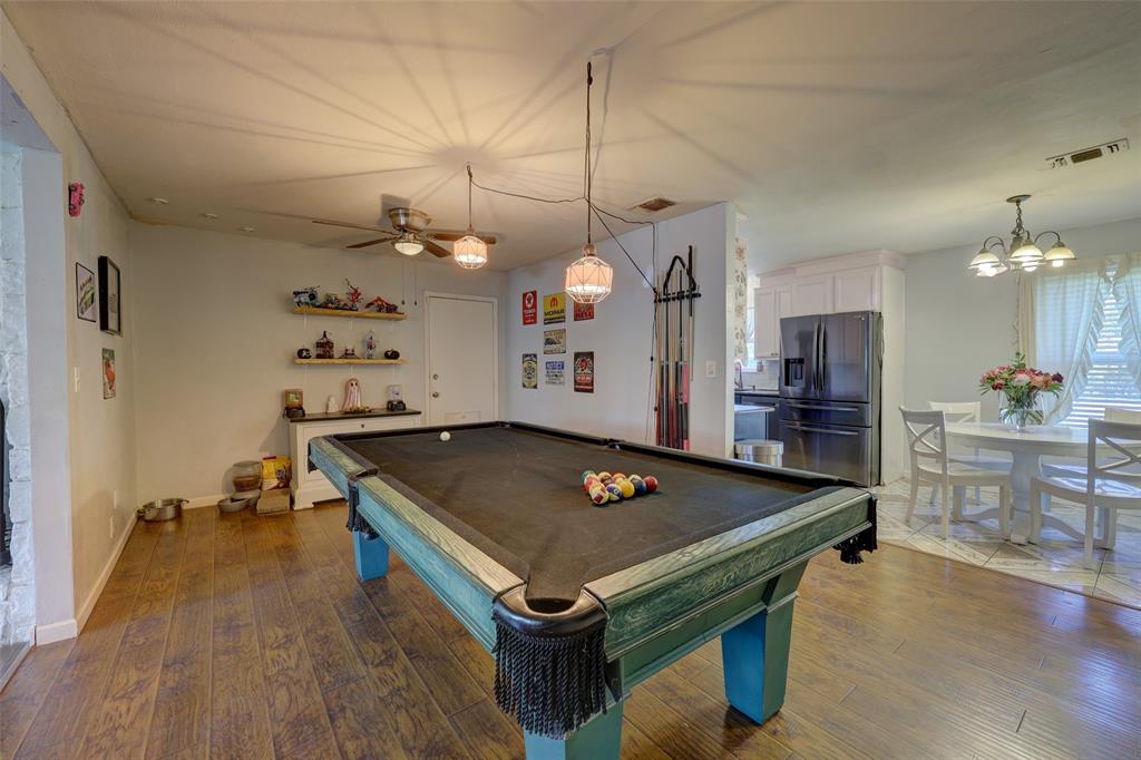 Plenty of space for larger dining table Garage access