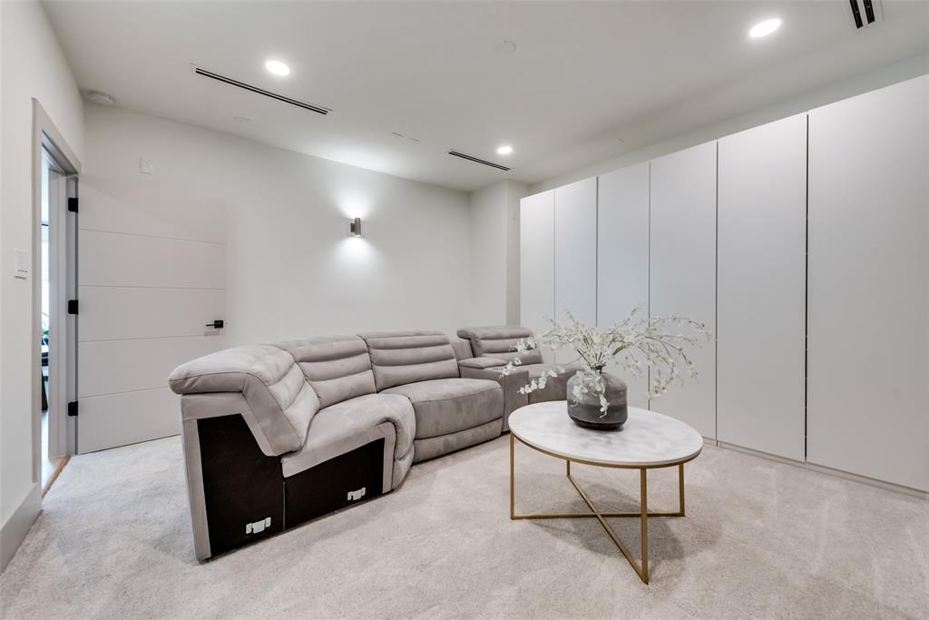 4528 W Amherst Avenue, Dallas, TX 75209
