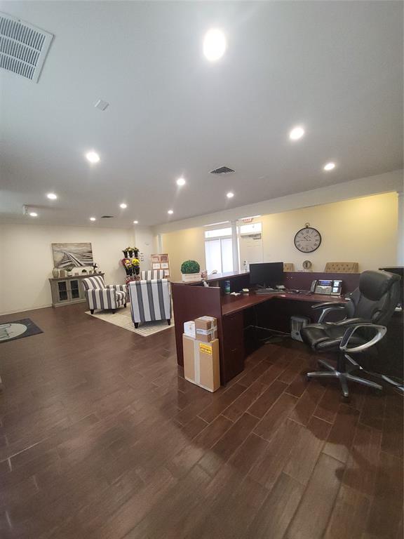 You could have a reception area here like this or just use it for more Seating for Eating and Meeting
