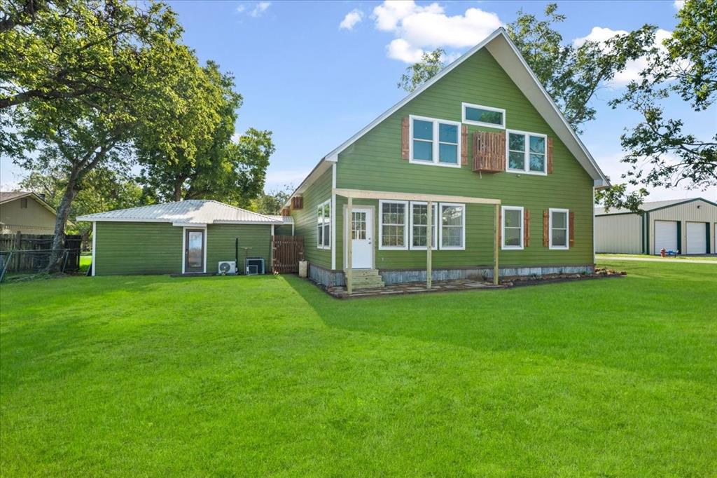 300 E 3rd Street, Blooming Grove, TX 76626