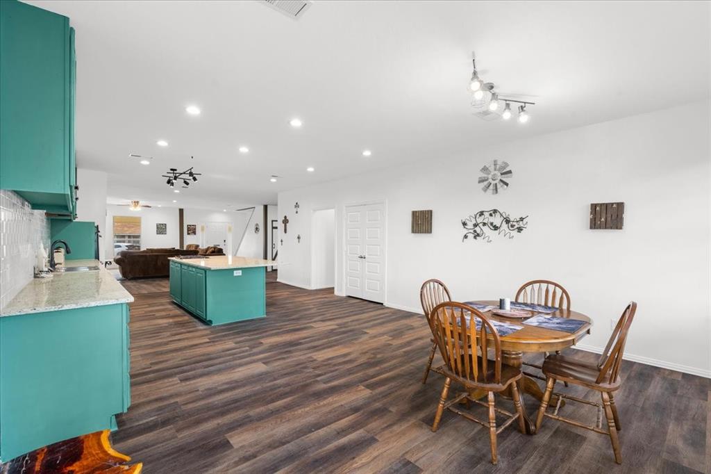300 E 3rd Street, Blooming Grove, TX 76626