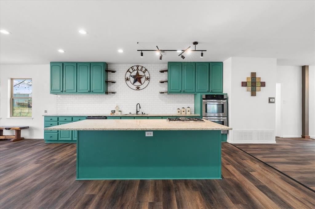 300 E 3rd Street, Blooming Grove, TX 76626