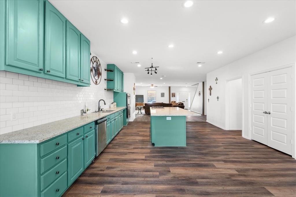 300 E 3rd Street, Blooming Grove, TX 76626
