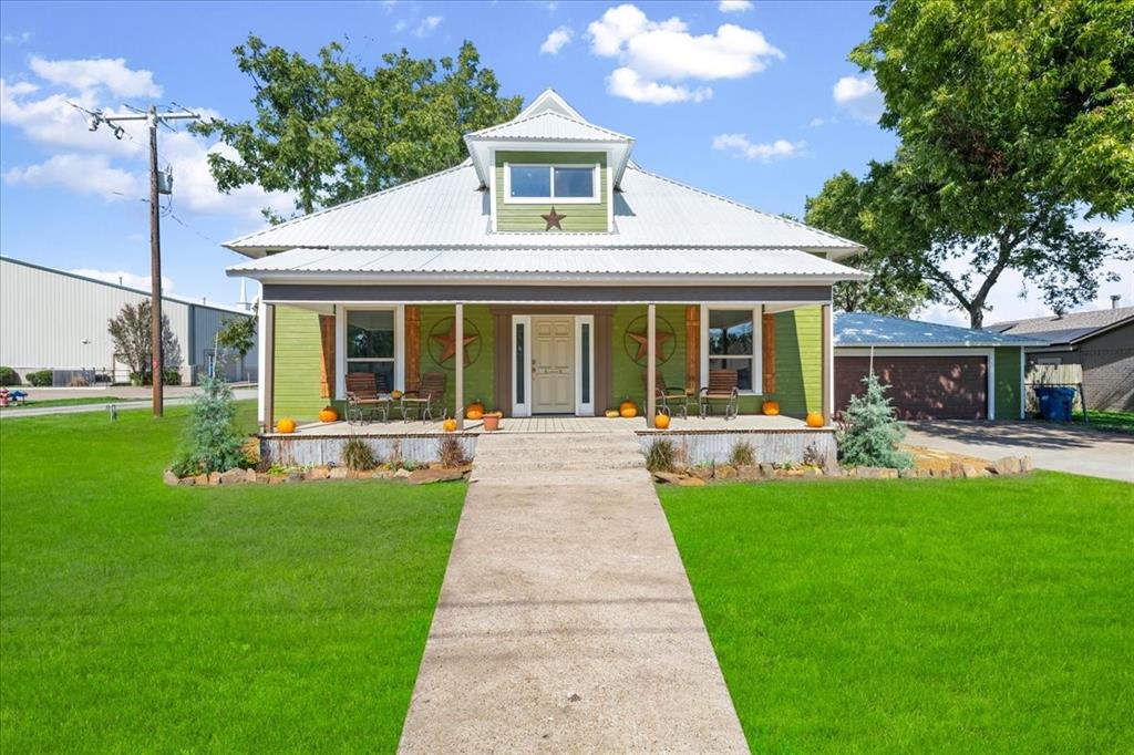300 E 3rd Street, Blooming Grove, TX 76626