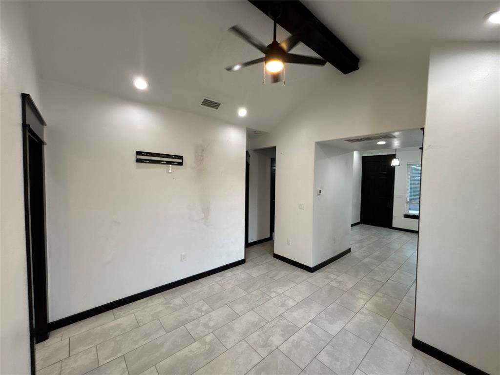 300 Avenue B, Ennis, TX 75119
