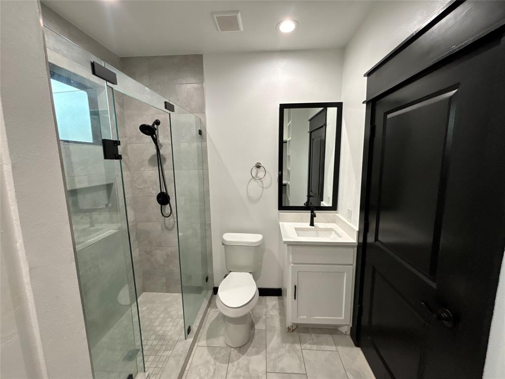 300 Avenue B, Ennis, TX 75119