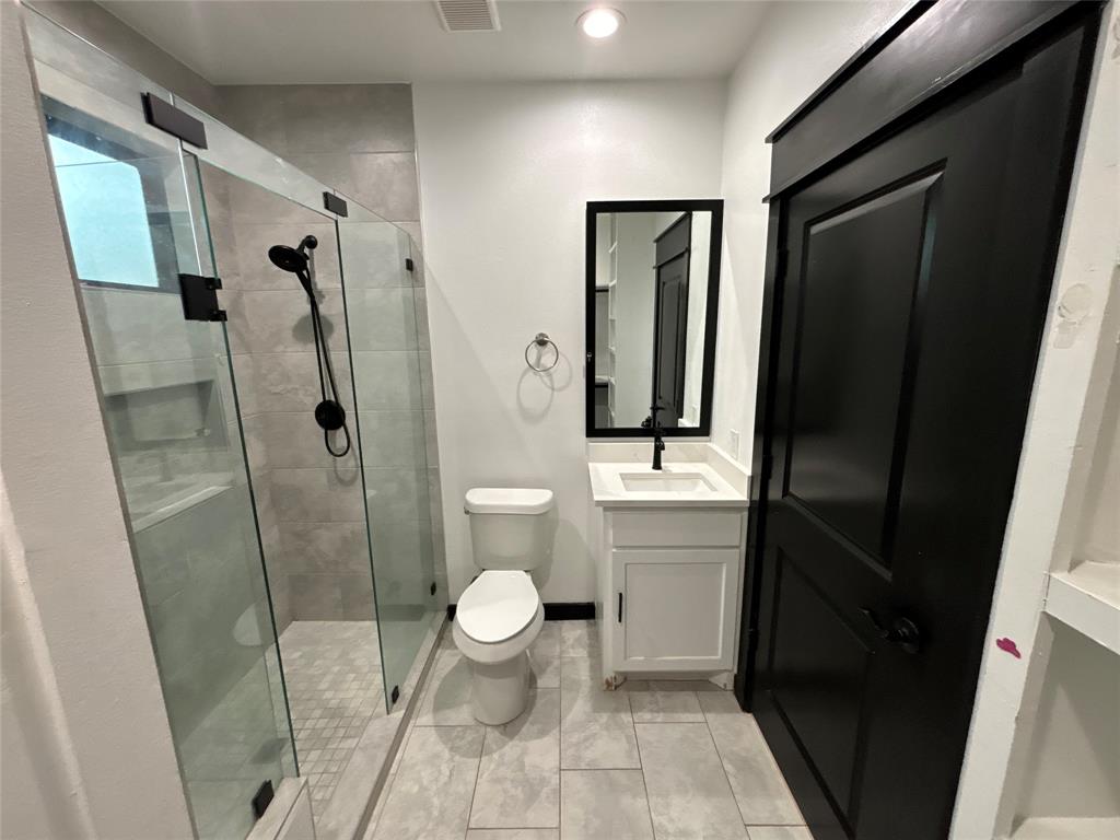 300 Avenue B, Ennis, TX 75119