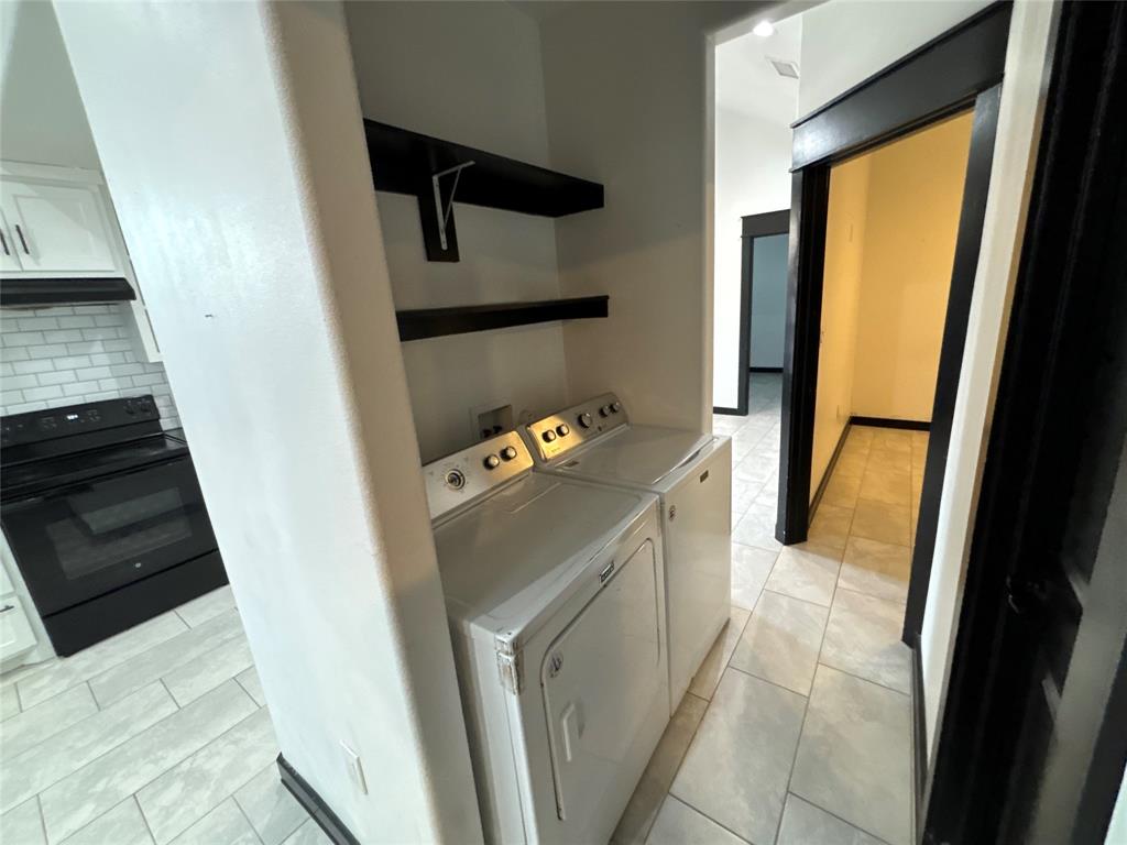 300 Avenue B, Ennis, TX 75119
