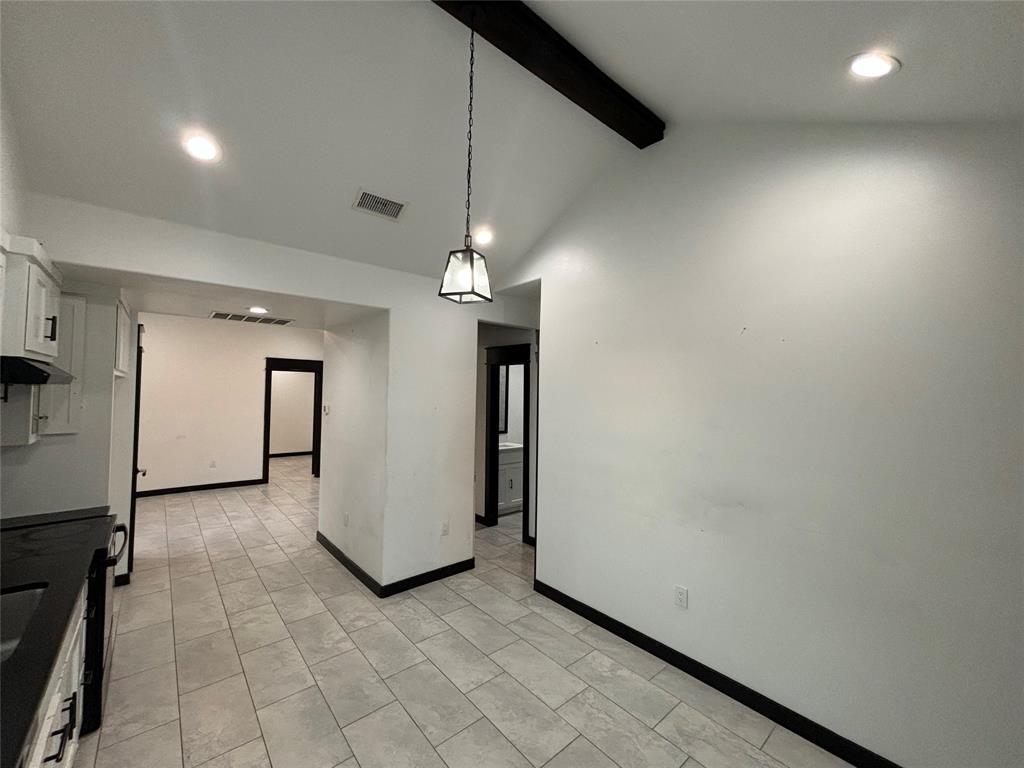 300 Avenue B, Ennis, TX 75119