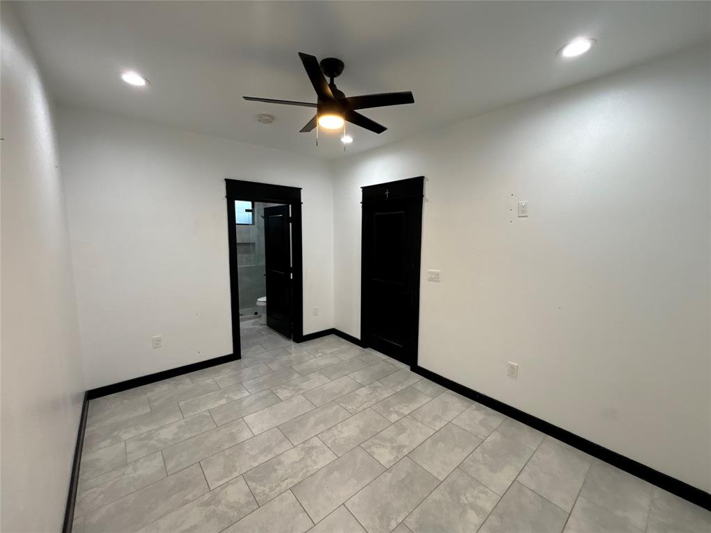 300 Avenue B, Ennis, TX 75119