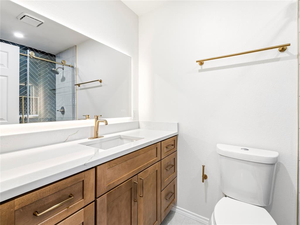 Second en-suite bathroom with a walk-in shower