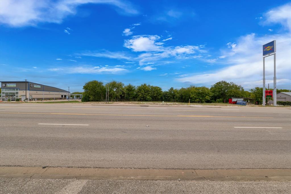 Vacant lot with road frontage and mature perimeter trees